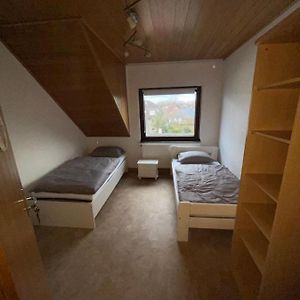 Zimmer mit Kingsize-Bett